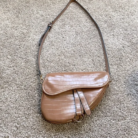 Brown/Tan Faux Crocodile Saddle Bag - Picture 5 of 8